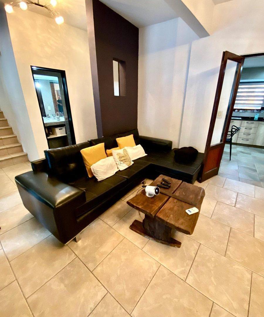 Foto de VENTA HERMOSA CASA - DOS PLANTAS - VILLA LUZURIAGA, imagen 4