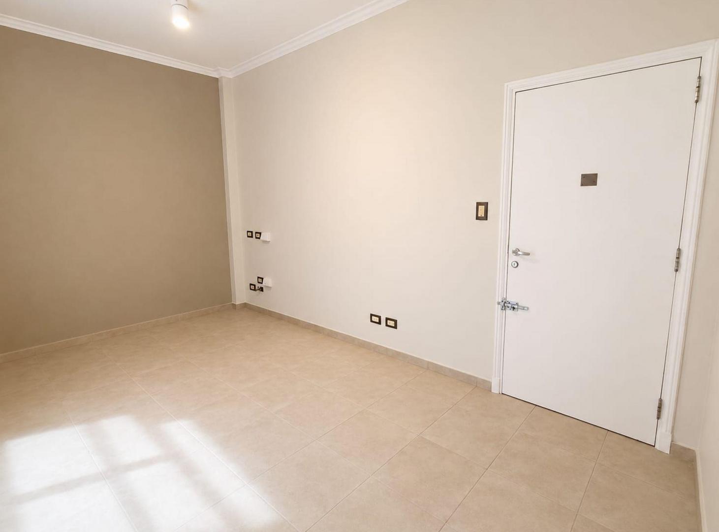 Foto de PALERMO – 2 AMBIENTES CON PATIO, RECICLADO A NUEVO, imagen 3