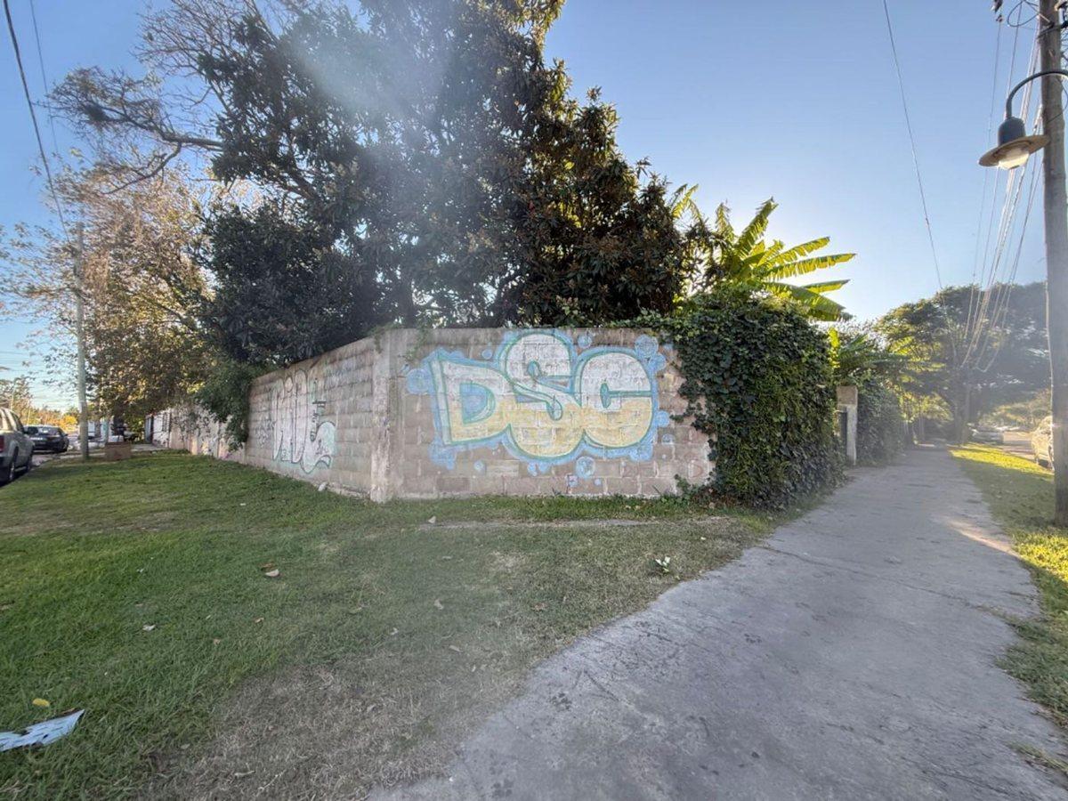 Foto de VTA. CASA EN ESQUINA–IDEAL P/ ACTUALIZAR-BENAVIDEZ, imagen 2