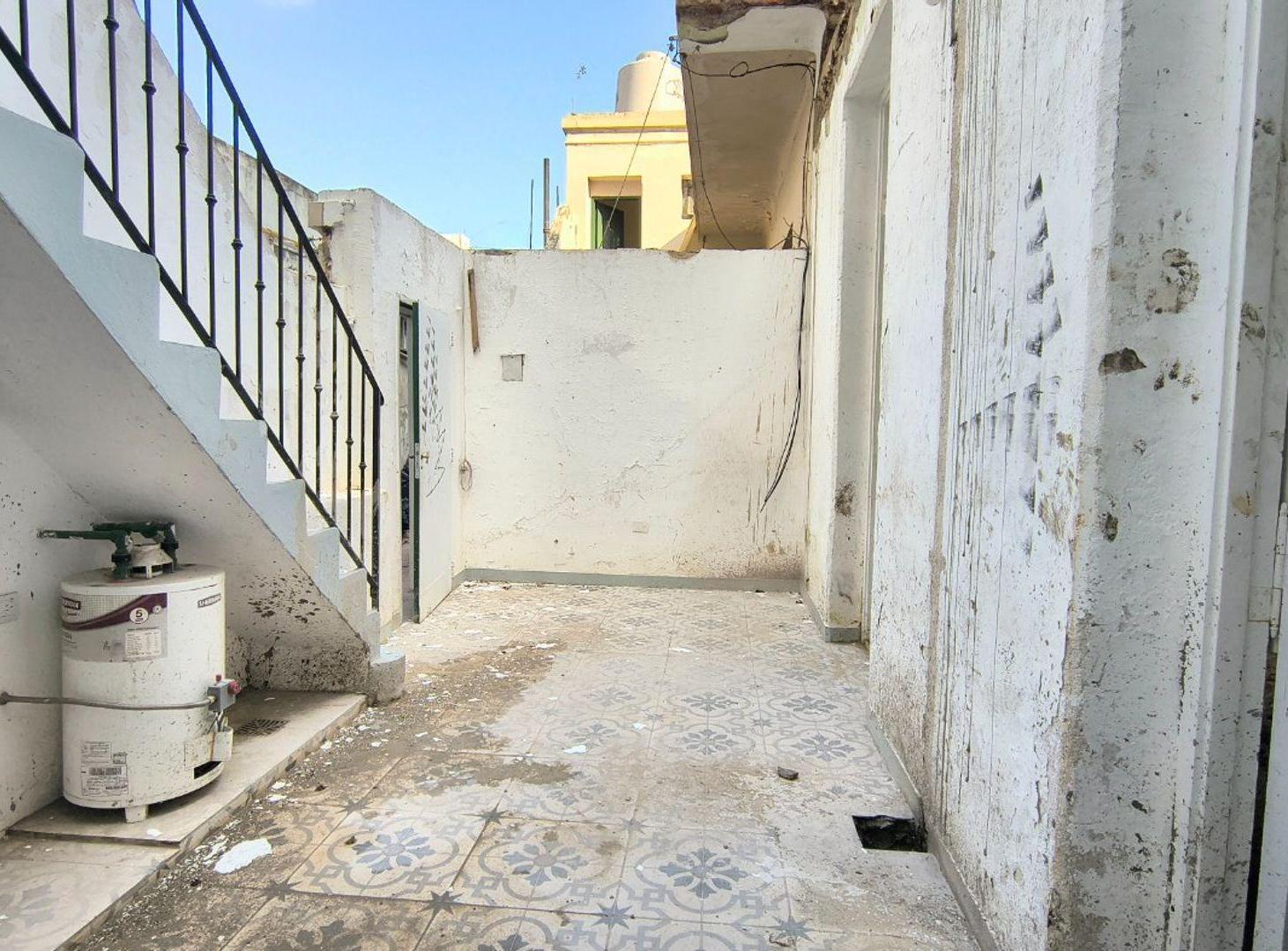 Foto de VENTA PH - 3 AMB CON PATIO -A REFACCIONAR- PALERMO, imagen 1