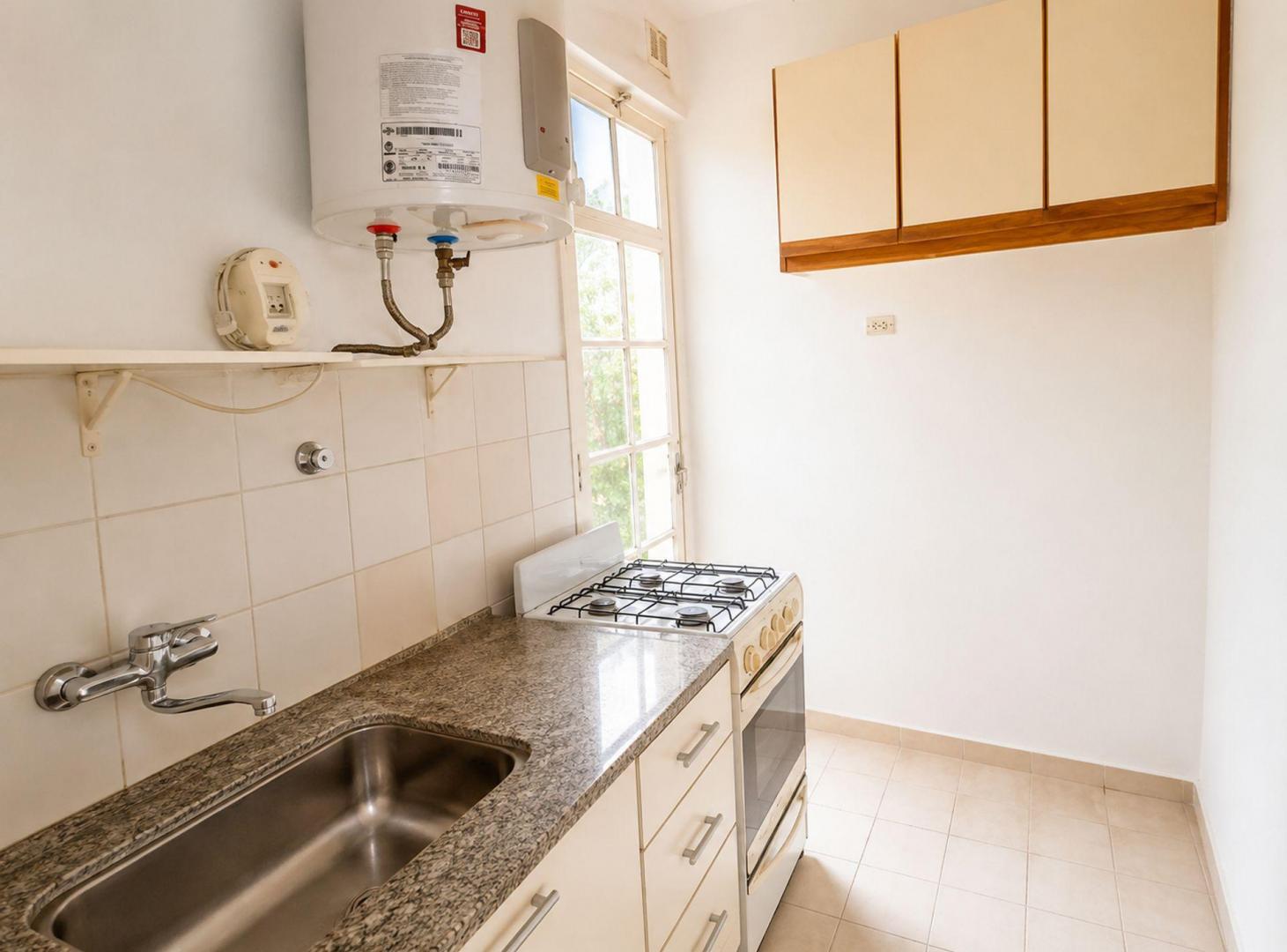 Foto de VENTA PASO AL 100 CABA 3 AMB LUMINOSO BALCON, imagen 3