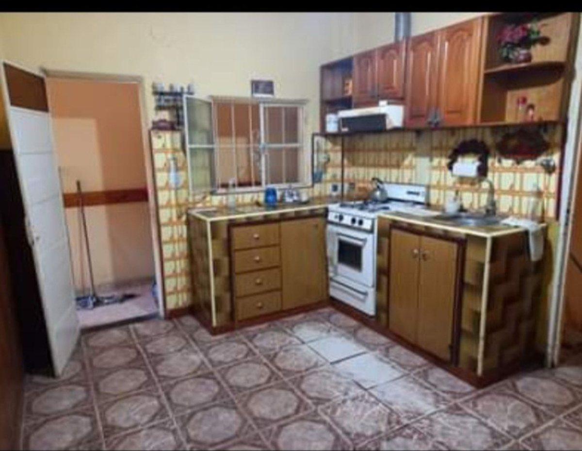 Foto de VENTA CASA 3 AMBIENTES C/ GRAN SUPERFICIE DE FONDO, imagen 4