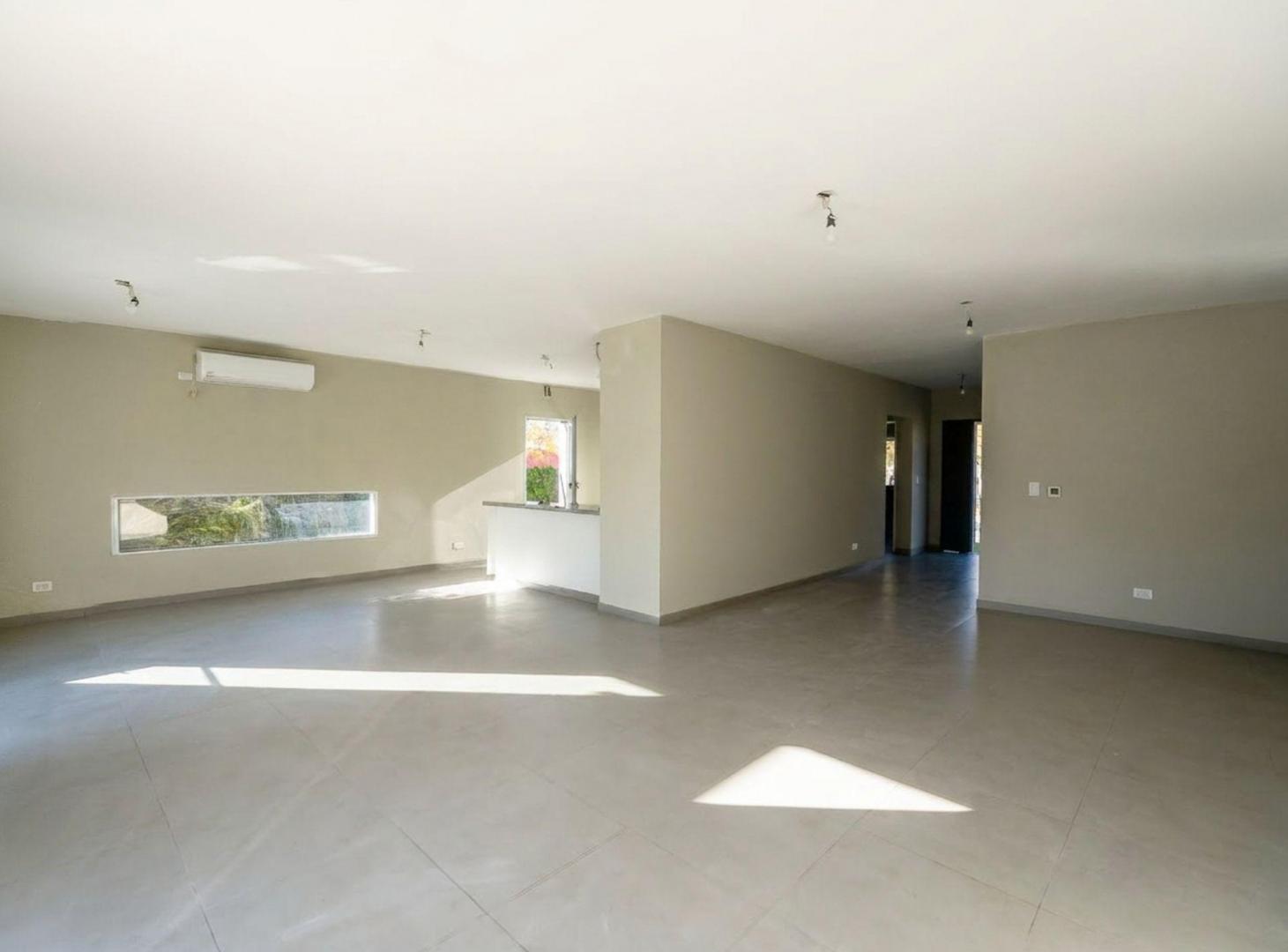 Foto de EL CANTON - BARRIO NORTE - CASA CON PISCINA -, imagen 4