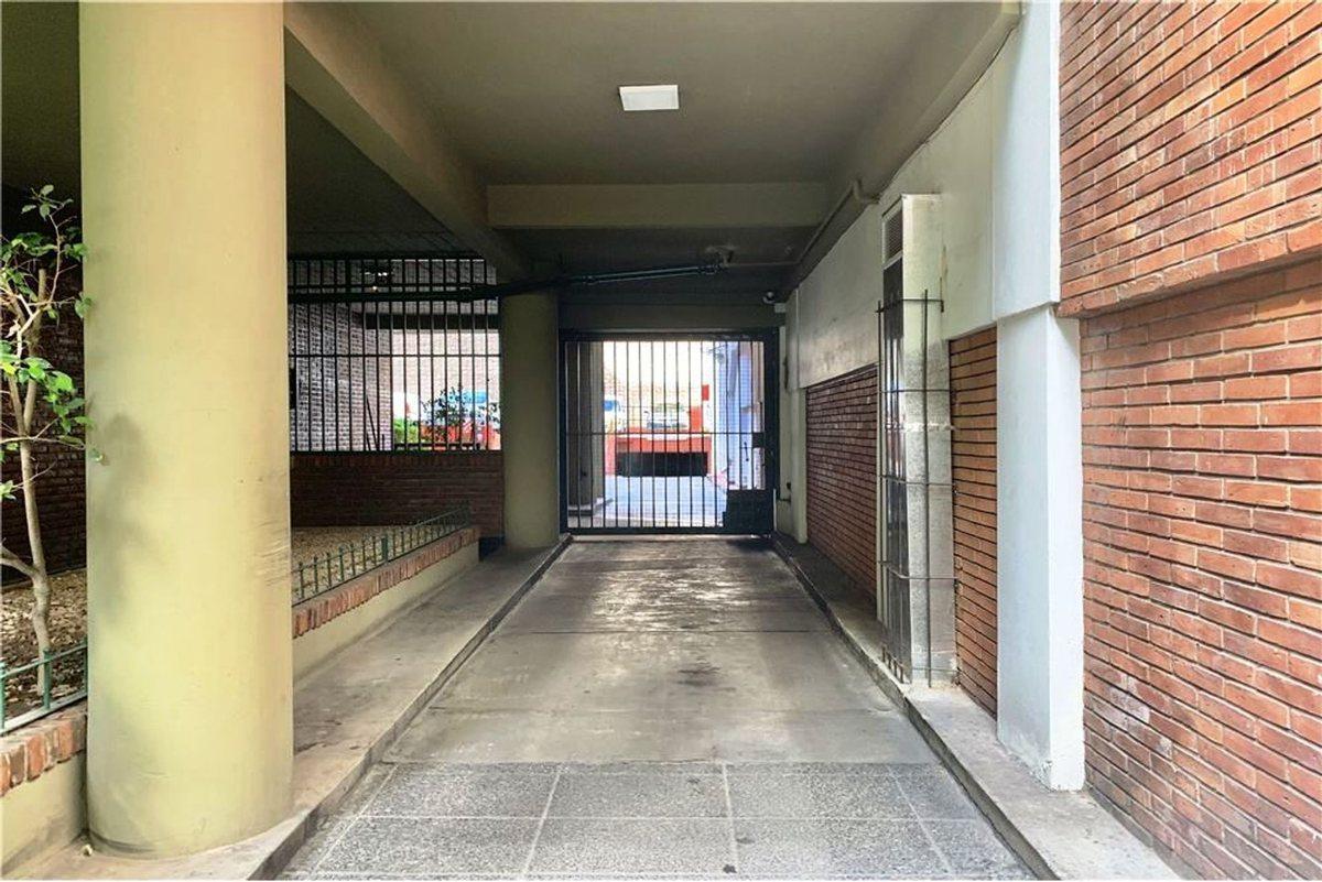 Foto de VENTA COCHERA CUBIERTA - BELGRANO - BAJAS EXPENSAS, imagen 1