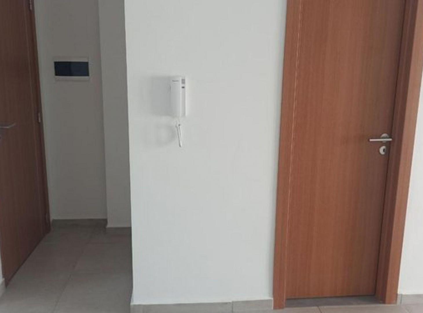 Foto de Alquiler Oficina moderna con balcón. La Plata, imagen 2