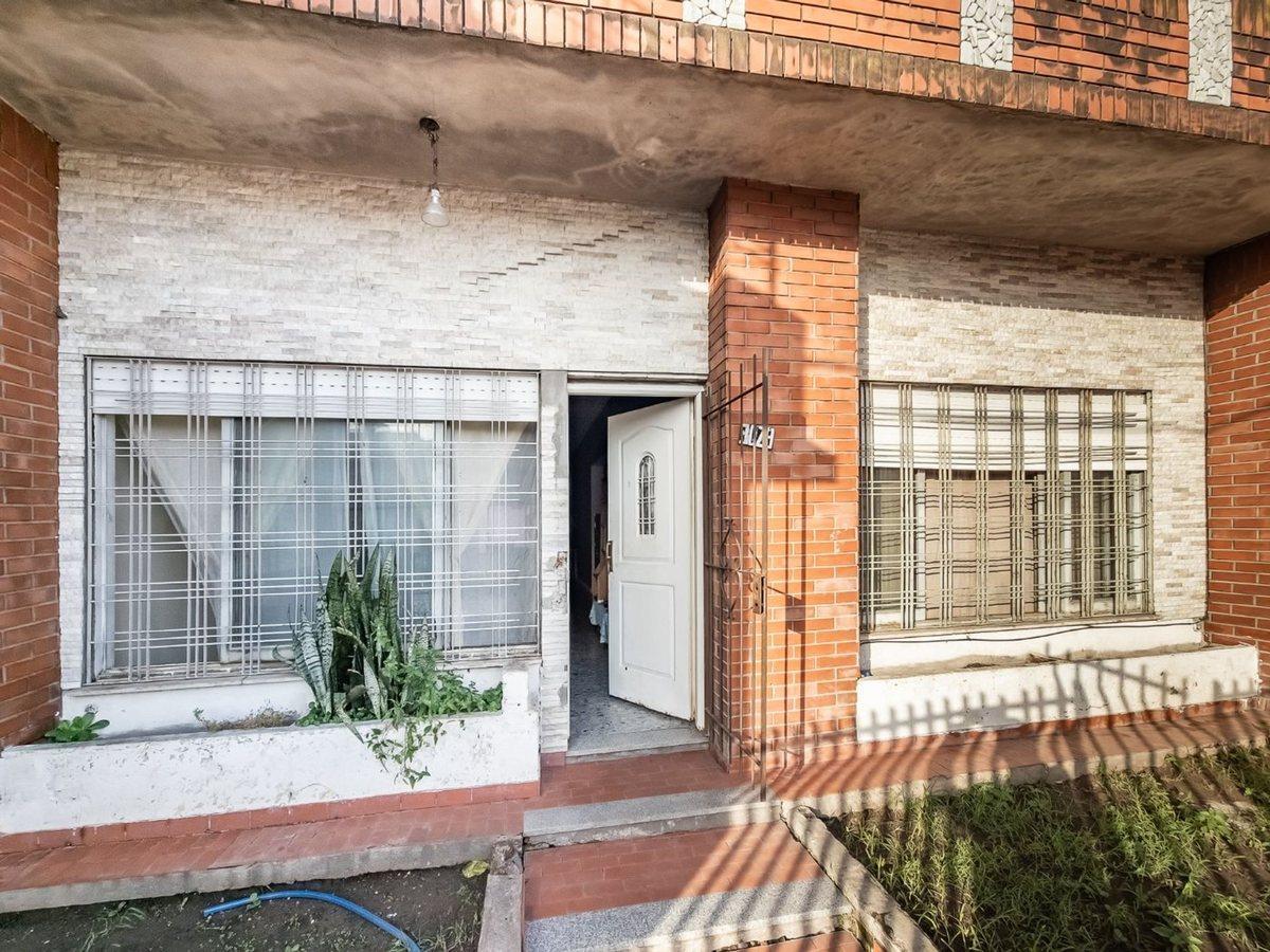 Foto de CASA 3 AMB. PATIO, TERRAZA, COCHERA, I. CASANOVA, imagen 1