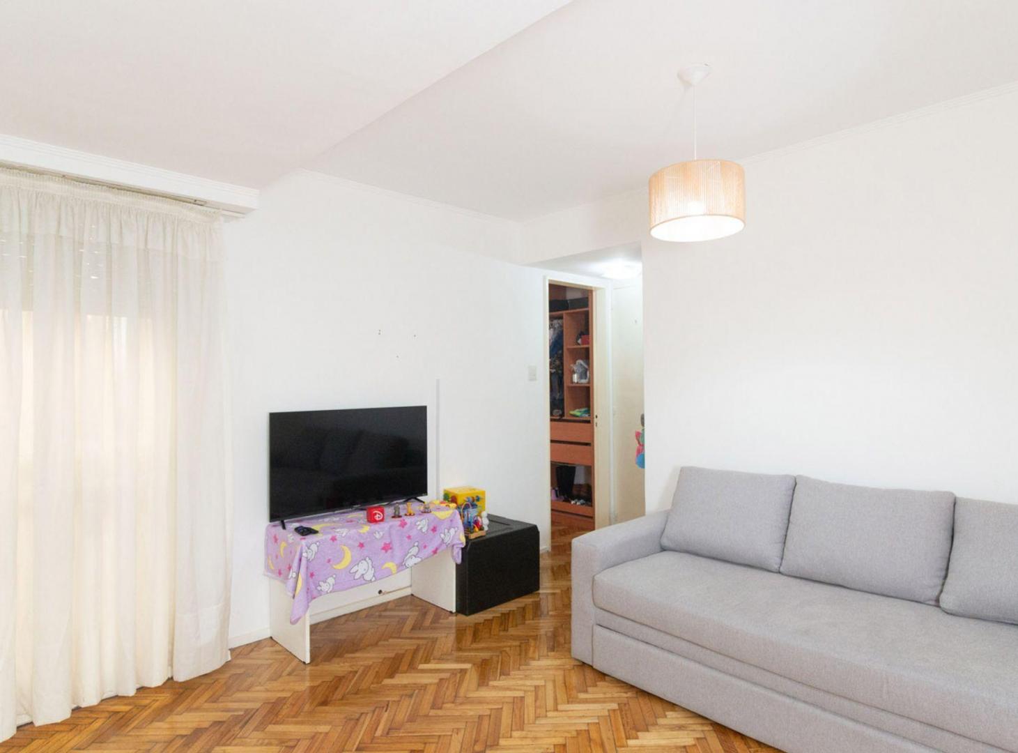 Foto de Venta Excelente 2 Ambientes Refaccionado e/Almagro, imagen 5