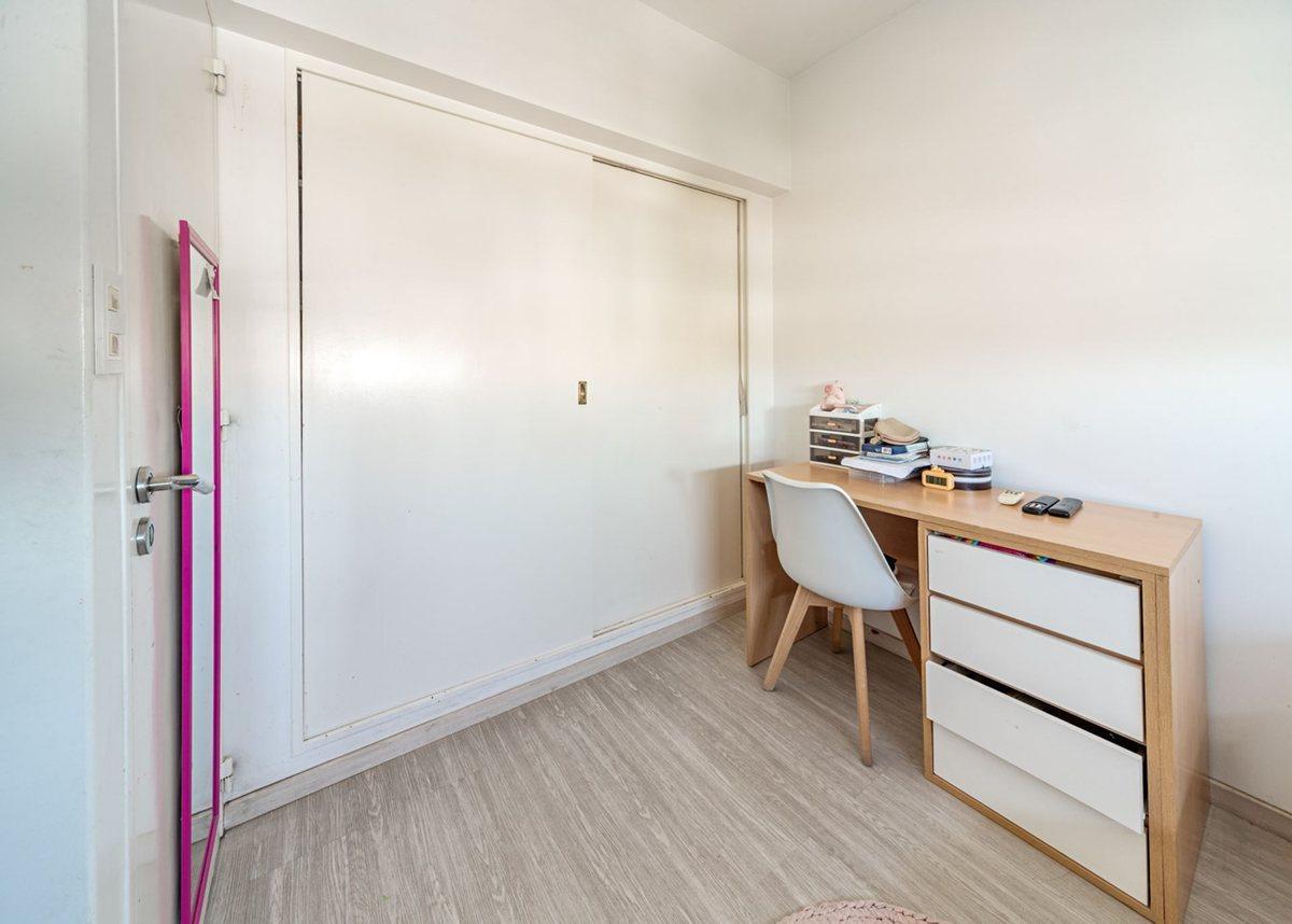 Foto de DEPARTAMENTO 4 AMB MAS ESCRIT VENTA FLORES COCHERA, imagen 4