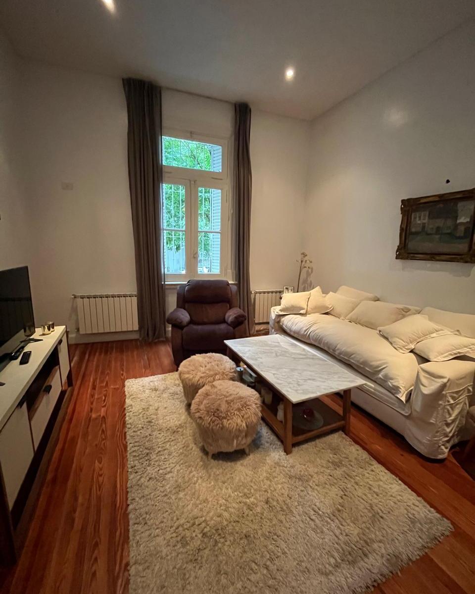 Imponente Residencia Neoclásica con Piscina y Cochera 4