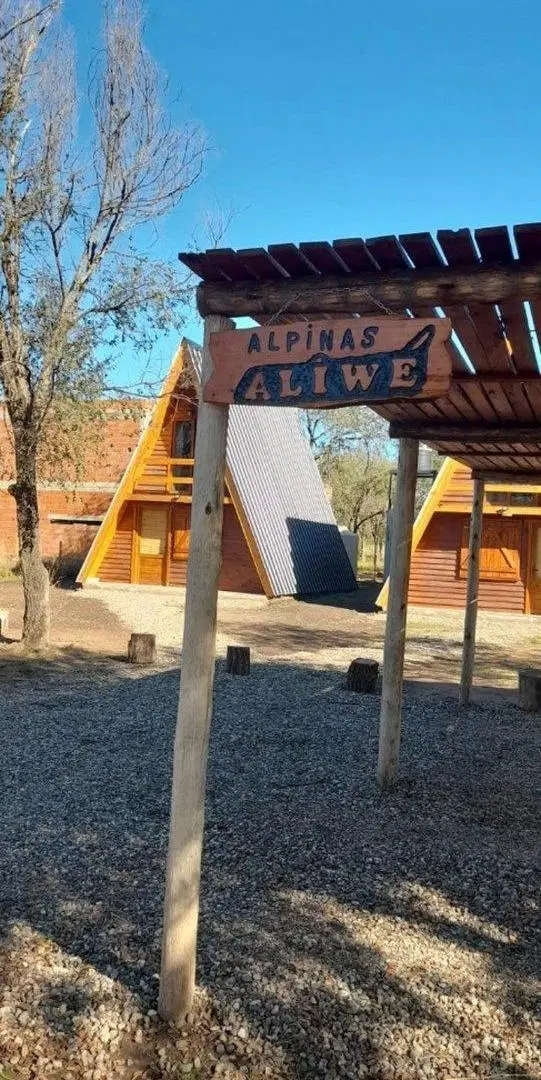 CABAÑAS ALPINAS EQUIPADAS COMPLETAS, CON PILETA, QUINCHO, PARRILLERO Y COCHERAS 3