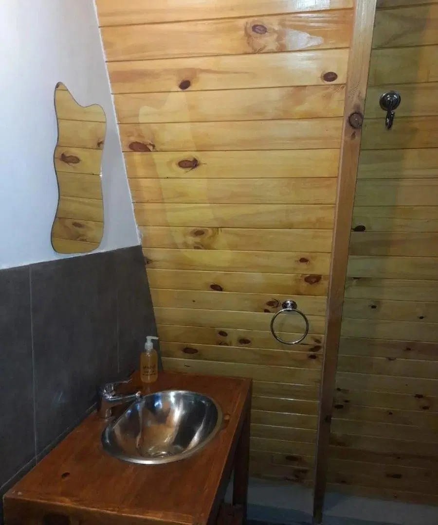 CABAÑAS ALPINAS EQUIPADAS COMPLETAS, CON PILETA, QUINCHO, PARRILLERO Y COCHERAS 4