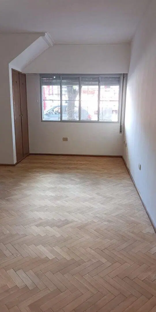 ALQUILO PLANTA BAJA USO COMERCIAL 3