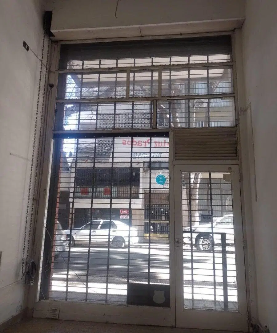 ALQUILO LOCAL FRENTE SUPERIOR DE COMERCIO 2