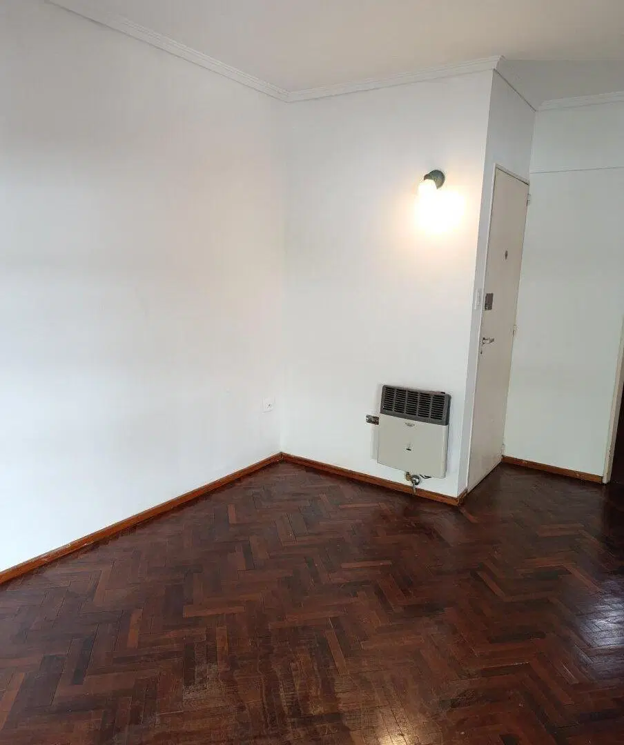 ALQUILO AMPLISIMO DEPARTAMENTO CON BALCÓN 1