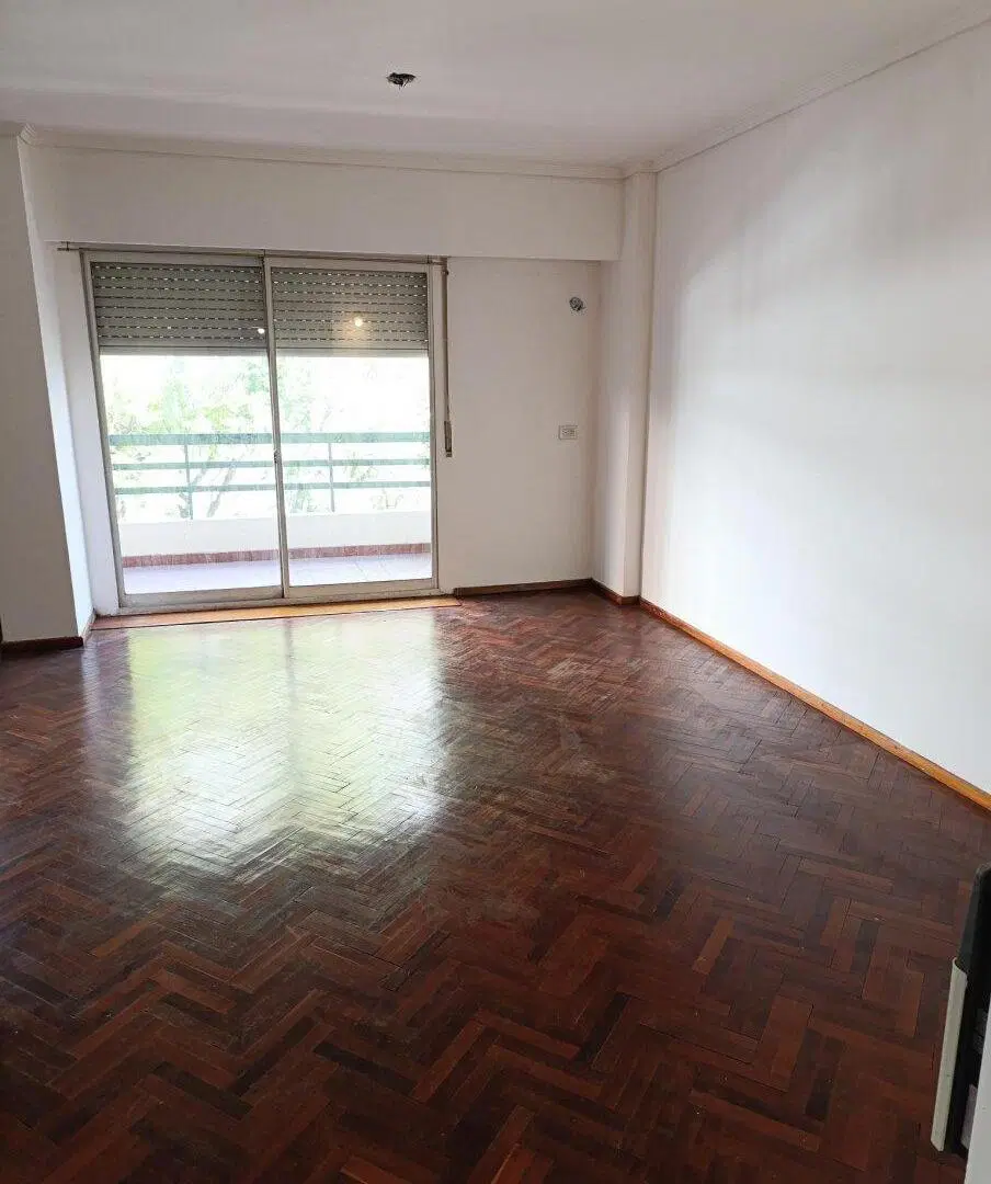 ALQUILO AMPLISIMO DEPARTAMENTO CON BALCÓN 3