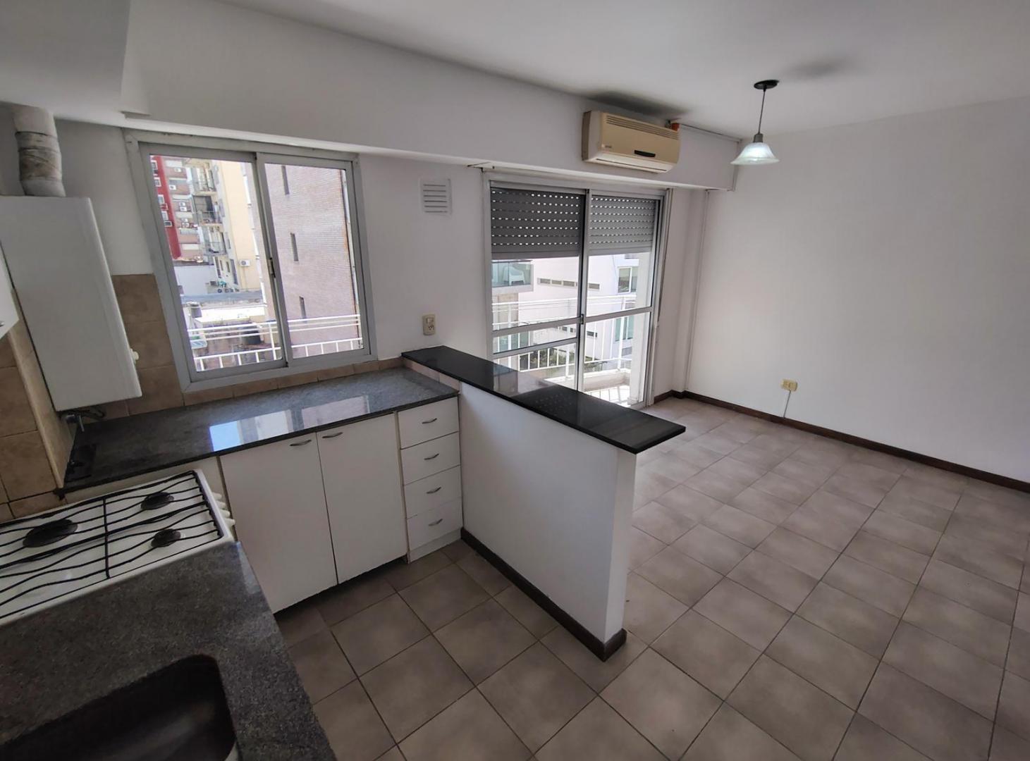Foto de Alquiler semipiso de 1 dormitorio - Balcarce y Guemes - Rosario, imagen 1
