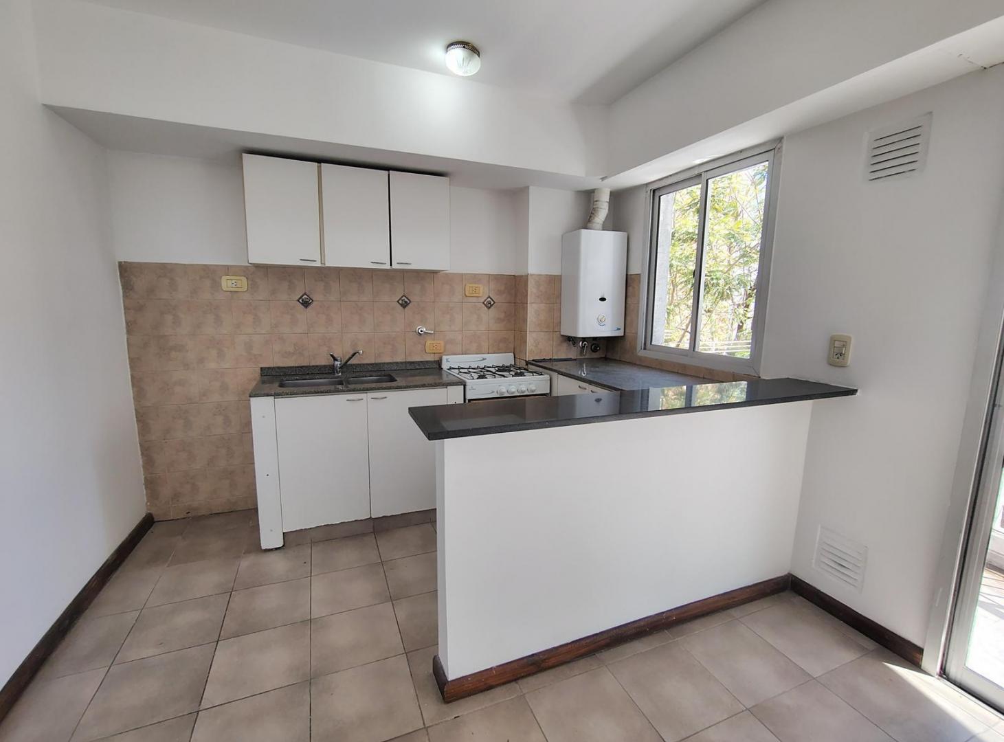 Foto de Alquiler semipiso de 1 dormitorio - Balcarce y Guemes - Rosario, imagen 3