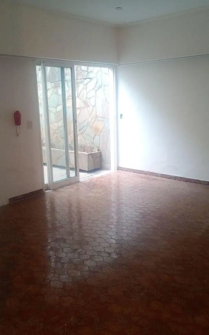 Casa en alquiler de 150 metros en Paternal 4