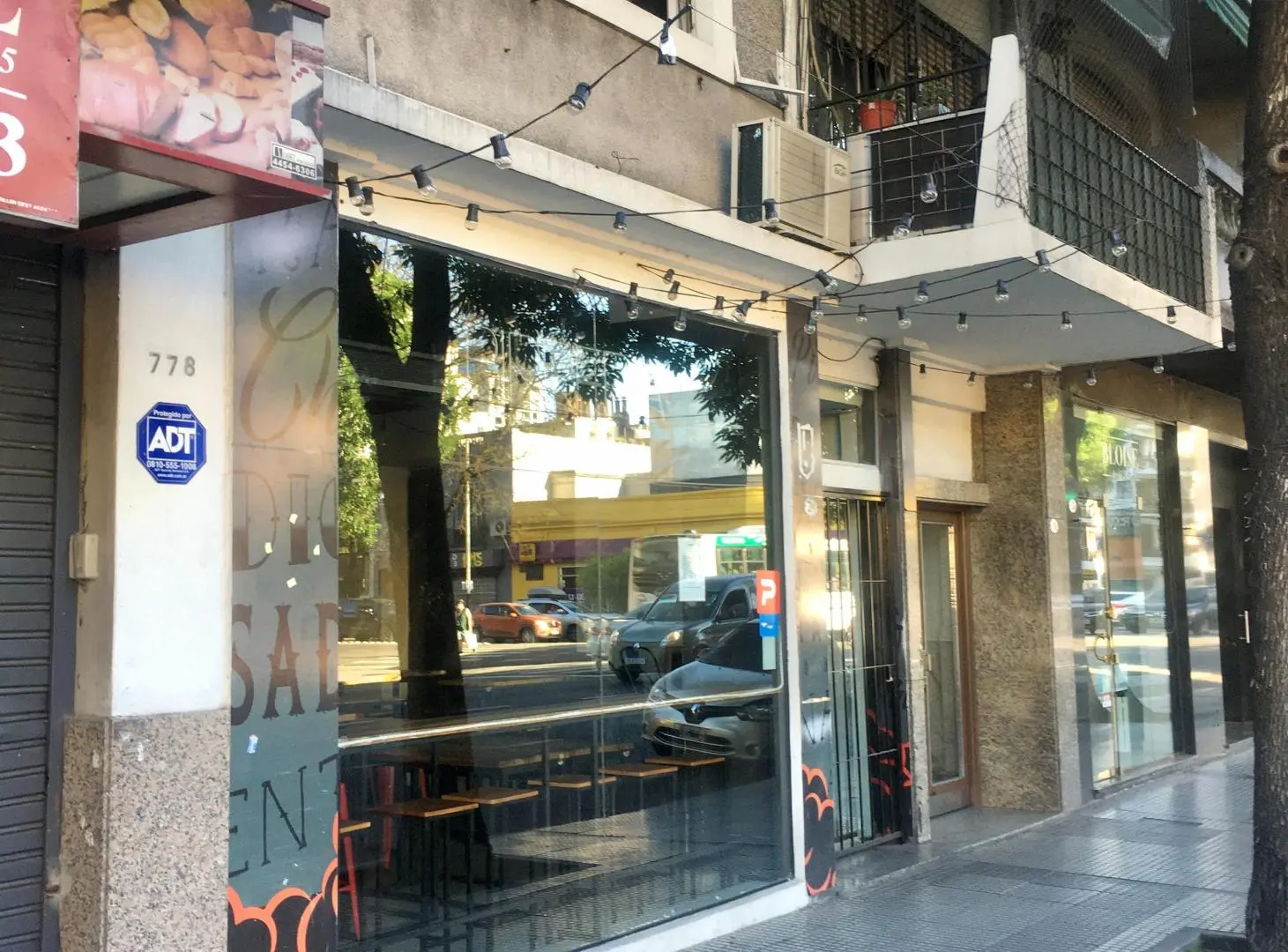 Local 5.20 mts frente x 15 profundidad. Apto Gastronomía 5