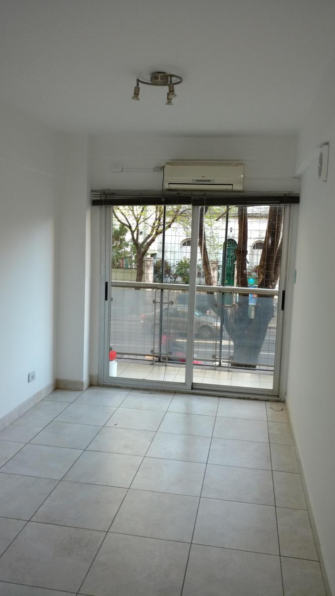 Departamento 3 Ambientes Al Frente con Balcón, Apto Profesional 3