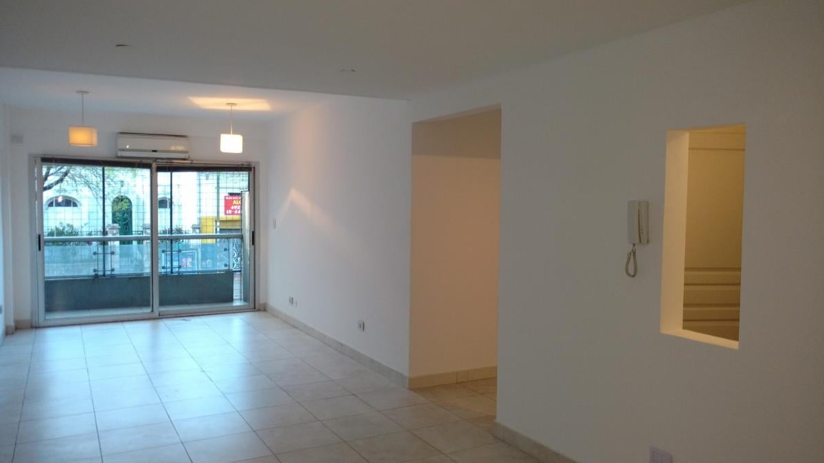 Departamento 3 Ambientes Al Frente con Balcón, Apto Profesional 5