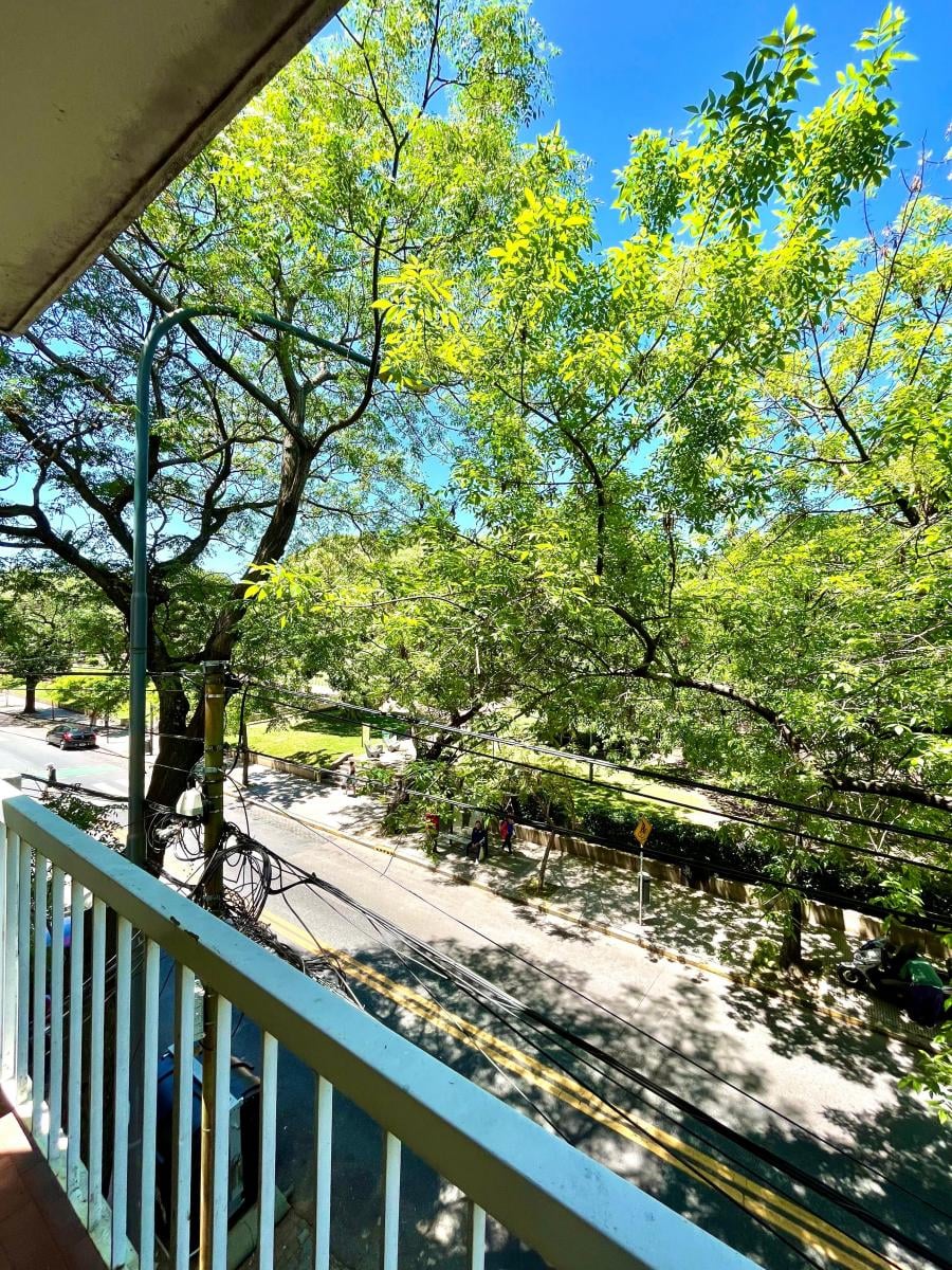 Venta Semipiso de 2 Amb con vista al parque, amplia cocina y balcón