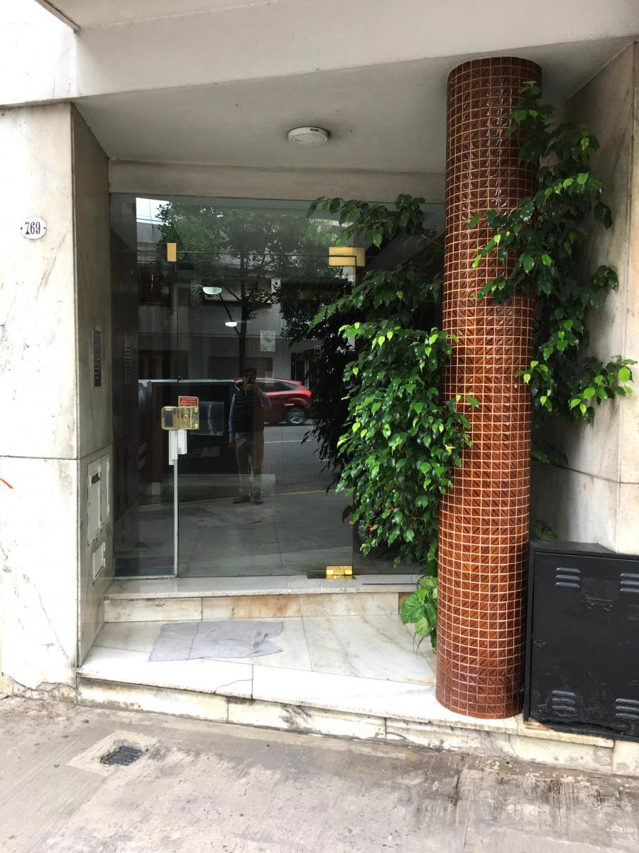 2 Ambientes Muy Luminosos Contrafrente en Piso Alto 2