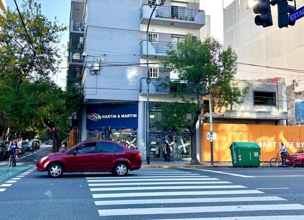 Esquina de 58 m² con 2 Baños, Deposito y Patio 4