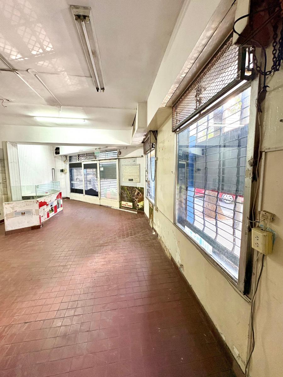 Esquina de 58 m² con 2 Baños, Deposito y Patio 2