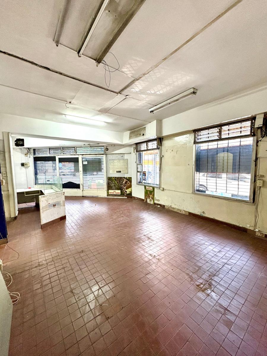 Esquina de 58 m² con 2 Baños, Deposito y Patio 1