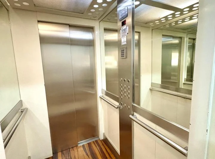 Piso de 3 ambientes muy luminoso con balcón  4