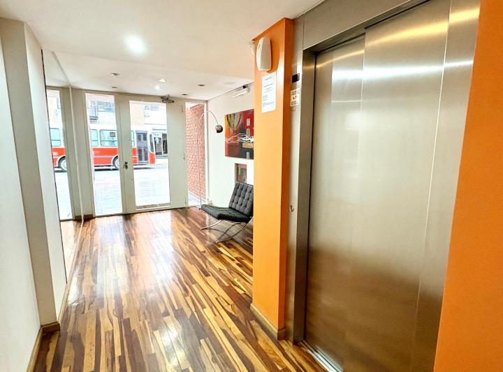 Piso de 3 ambientes muy luminoso con balcón  3