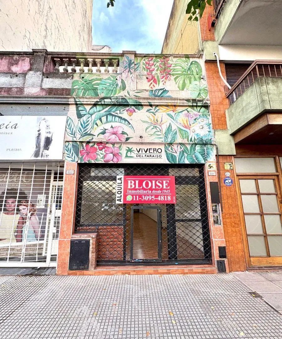Local de 3.50 vidriera x 16 metros profundidad con baños y oficina/deposito 5