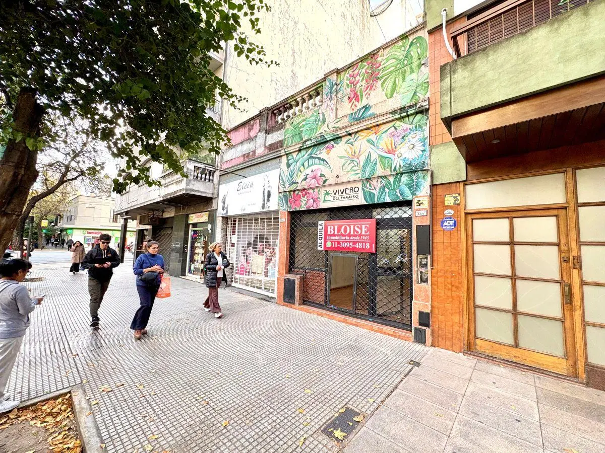 Local de 3.50 Vidriera X 16 m Profundidad con Baños y Oficina/deposito 4