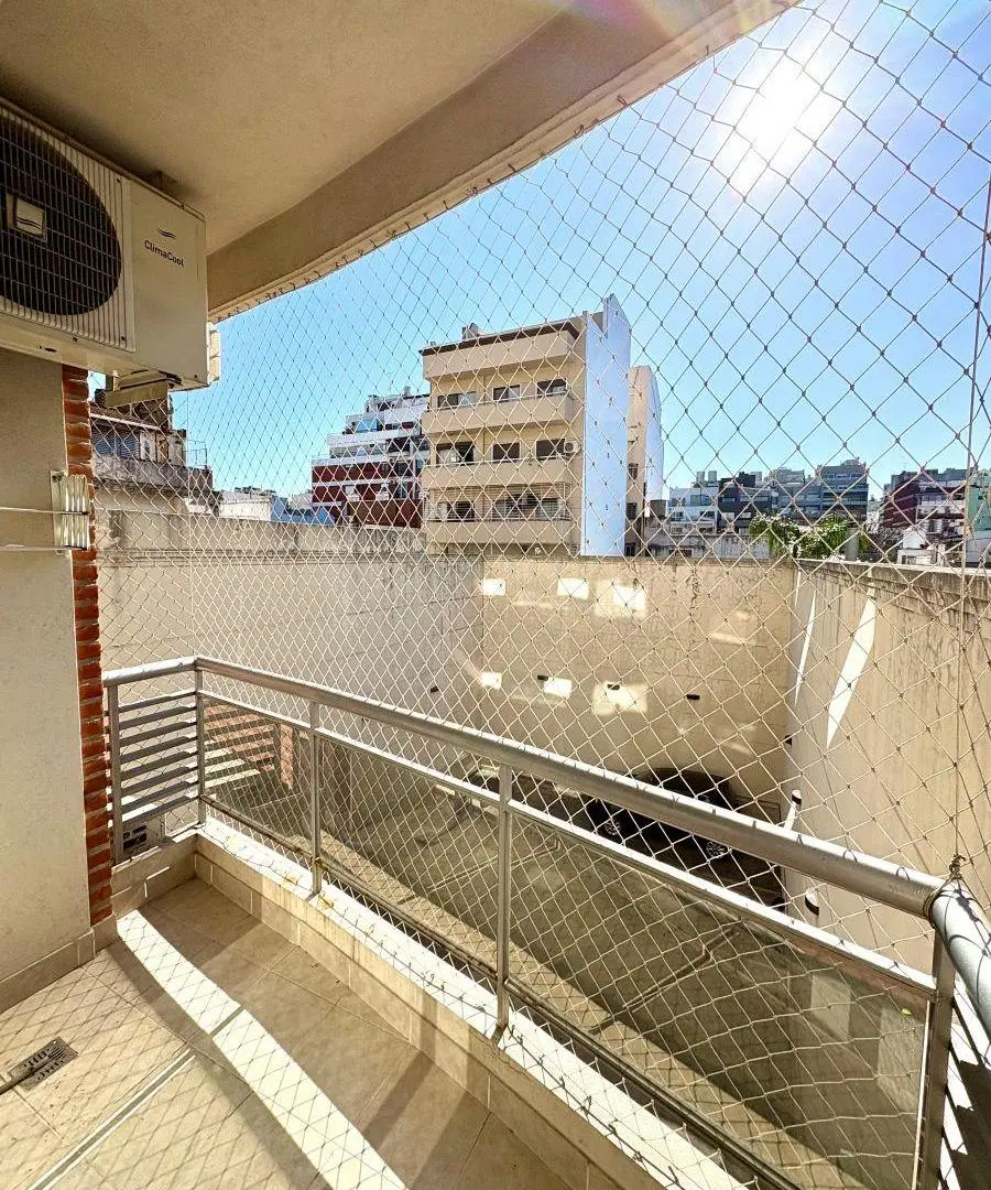 Monoambiente Apto Profesional Muy Luminoso con Balcón 2
