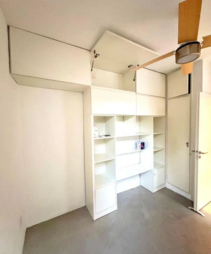 Departamento por pasillo en duplex con pequeña terraza y parrilla. Opción cochera 4