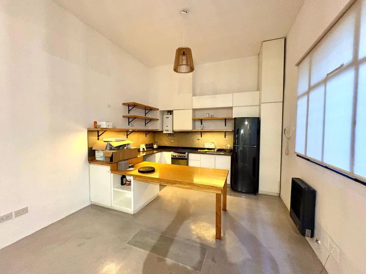 Departamento por pasillo en duplex con pequeña terraza y parrilla. Opción cochera 5