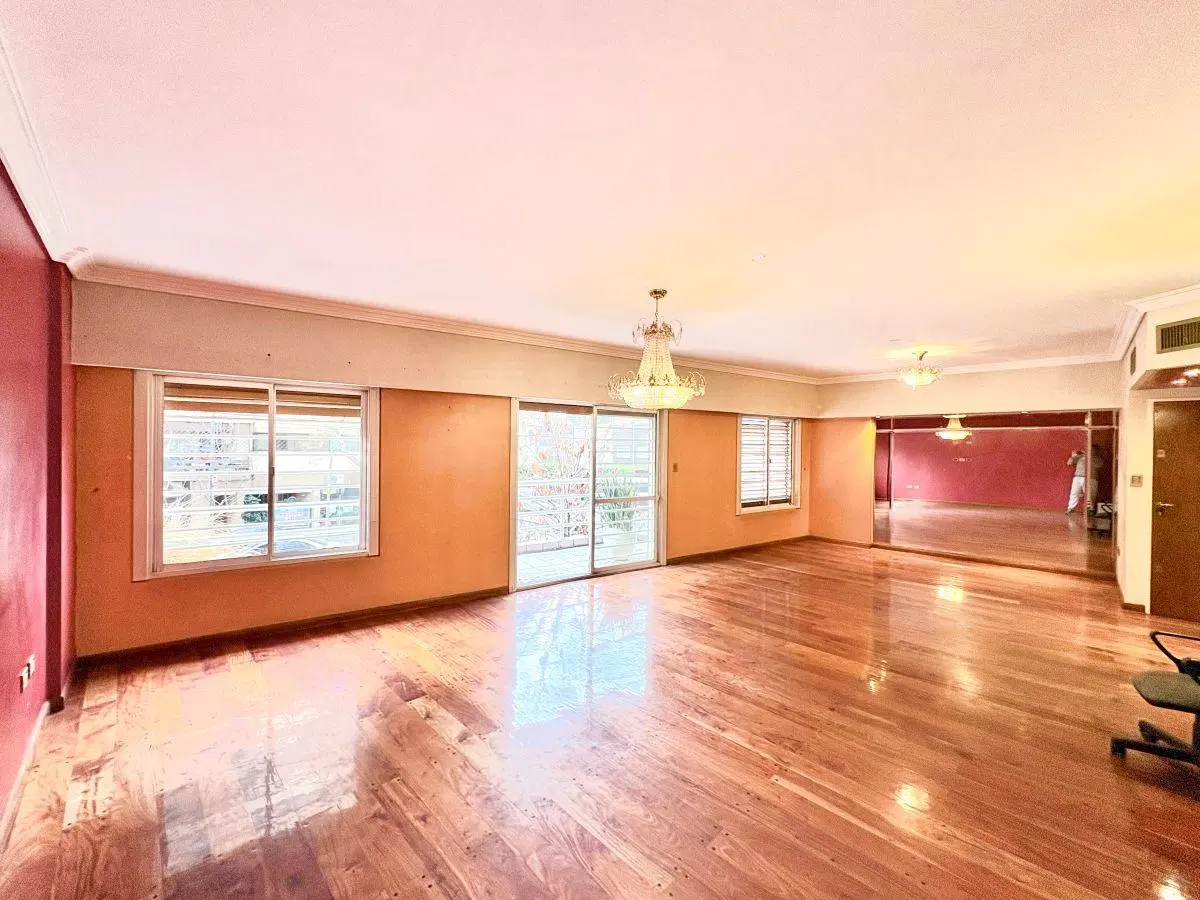 Piso de 4 Ambientes con gran patio y quincho con parrilla 3