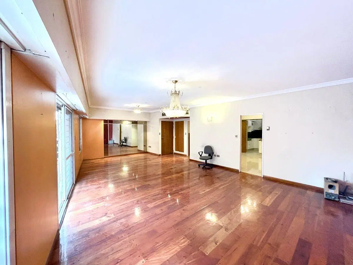 Piso de 4 Ambientes con gran patio y quincho con parrilla 4