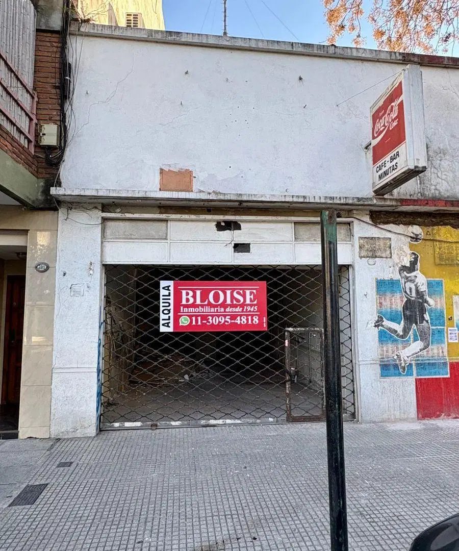 Local 3.90 frente X 12 fondo con 2 baños y depósito 1