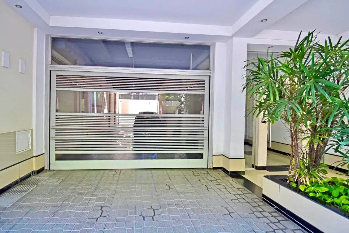 Semipiso orientación norte con patio, cochera fija y baulera 2