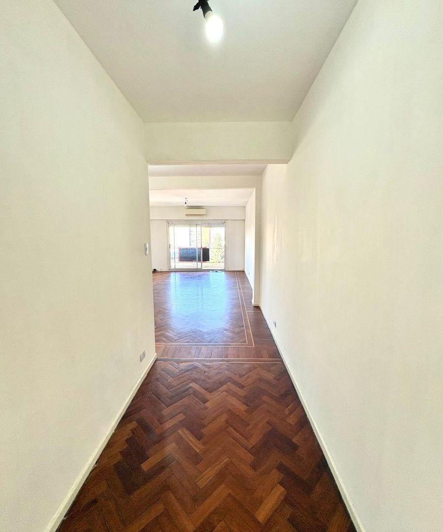 Foto de Semipiso en piso alto con vista abierta, balcón y comedor diario, imagen 3