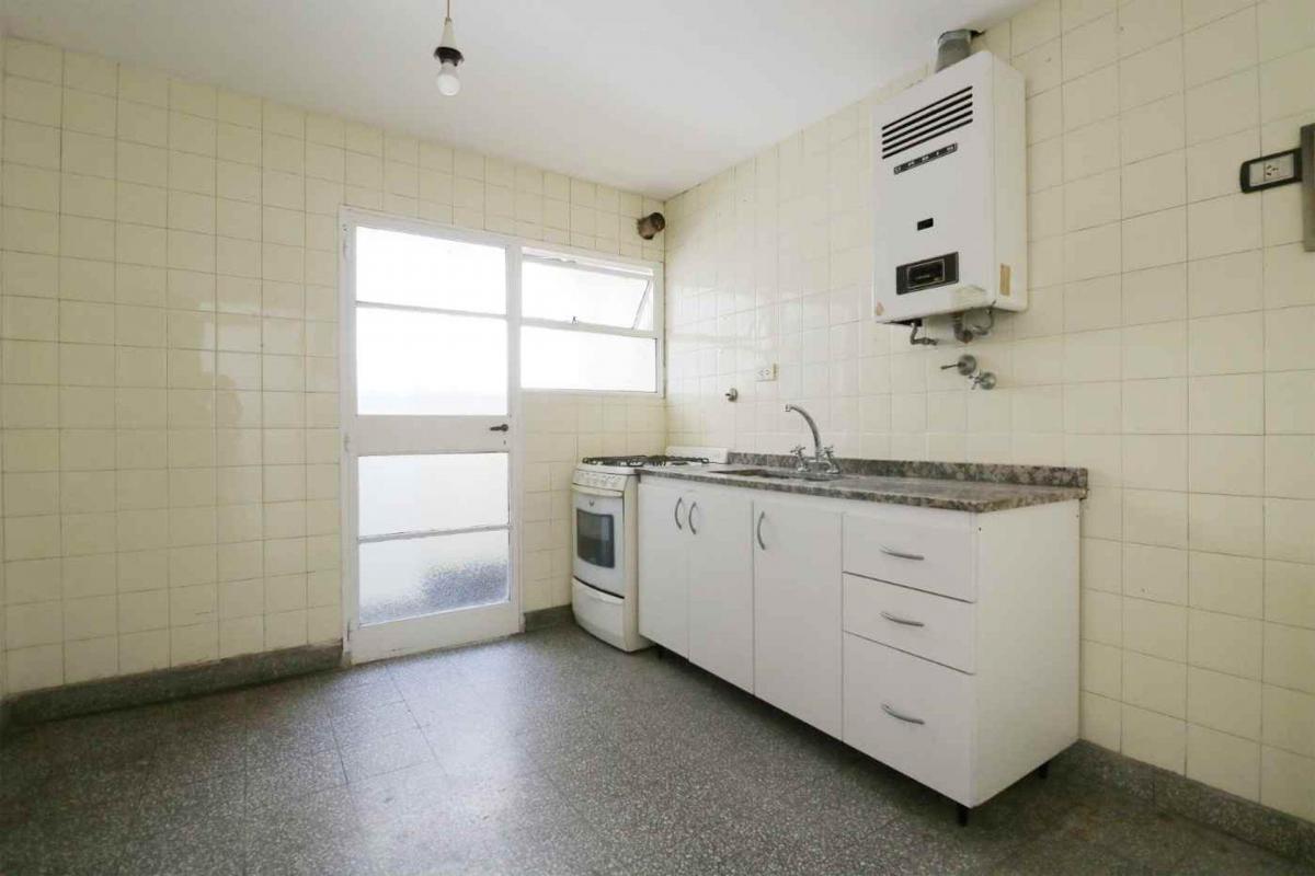 Venta Departamento 4 Amb. Muy Luminoso Paternal 2