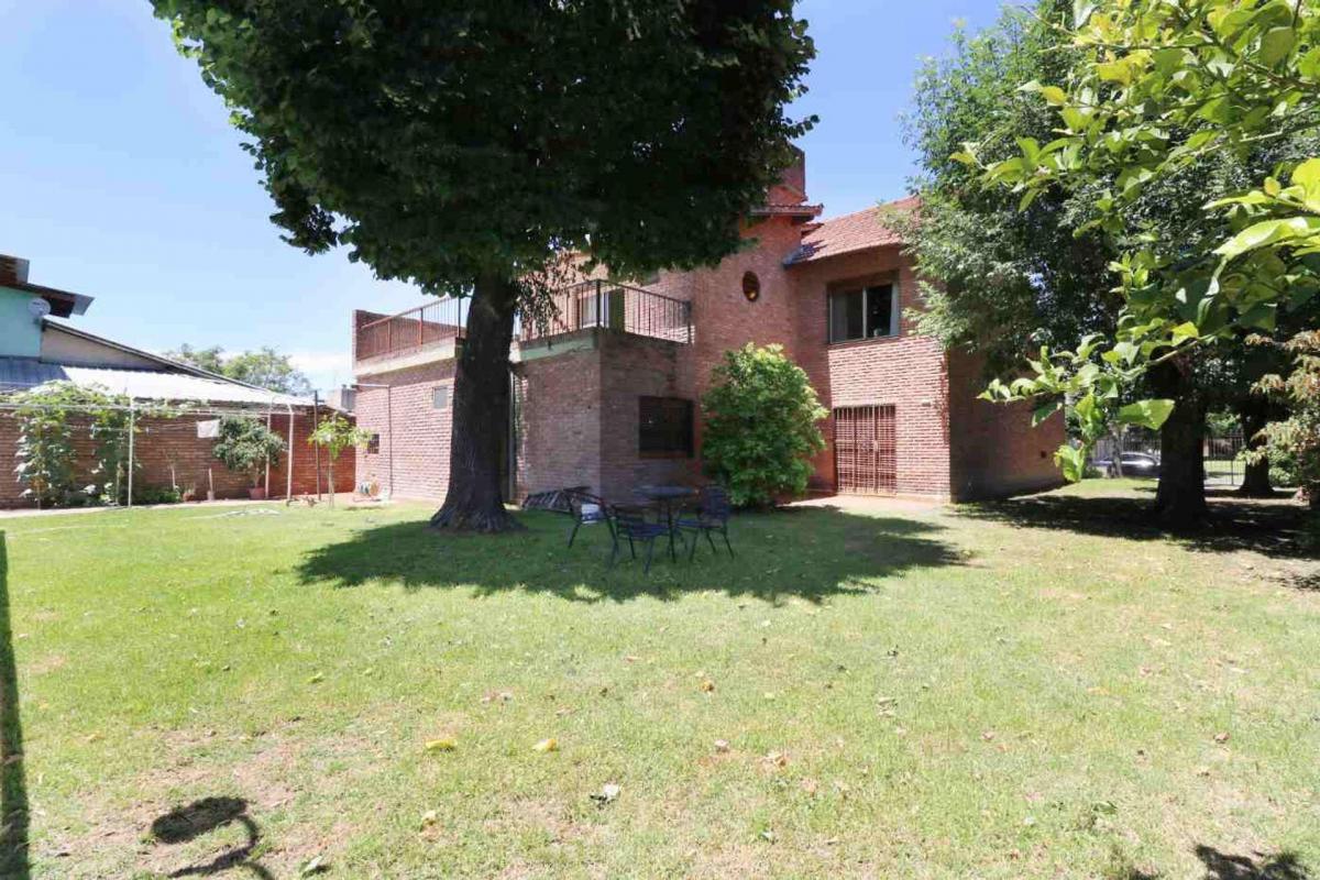 Casa 7 Am 2 Coch + Depto Pileta Venta Hurlingham 4
