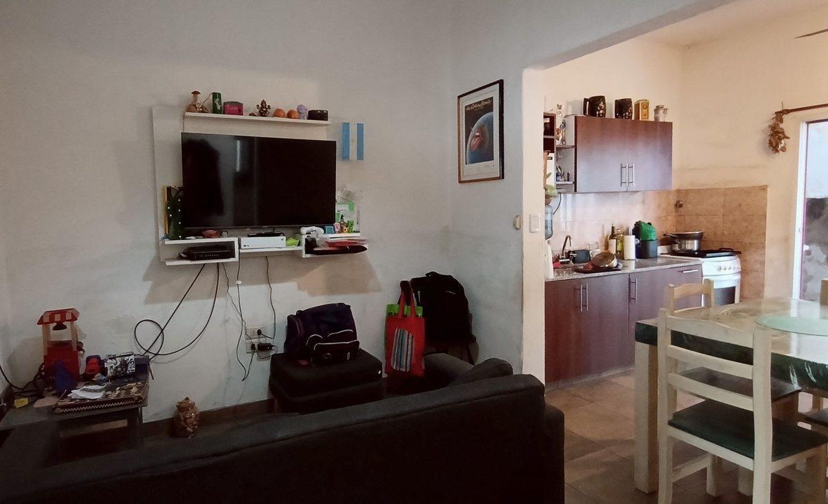 Venta Amplia Casa - Coch. Terraza, Jadrín y Dpto. 5