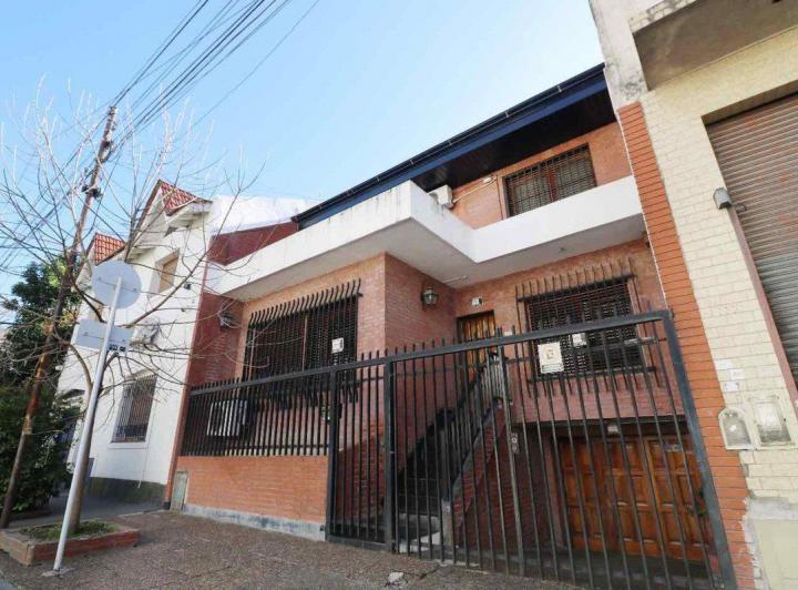 Casa 5 ambientes cochera doble patio terraza Flore 5