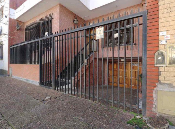 Casa 5 ambientes cochera doble patio terraza Flore 3