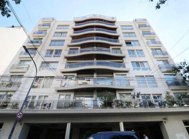 VENTA SEMIPISO 5 AMB + DEP. COCHERA FIJA 2