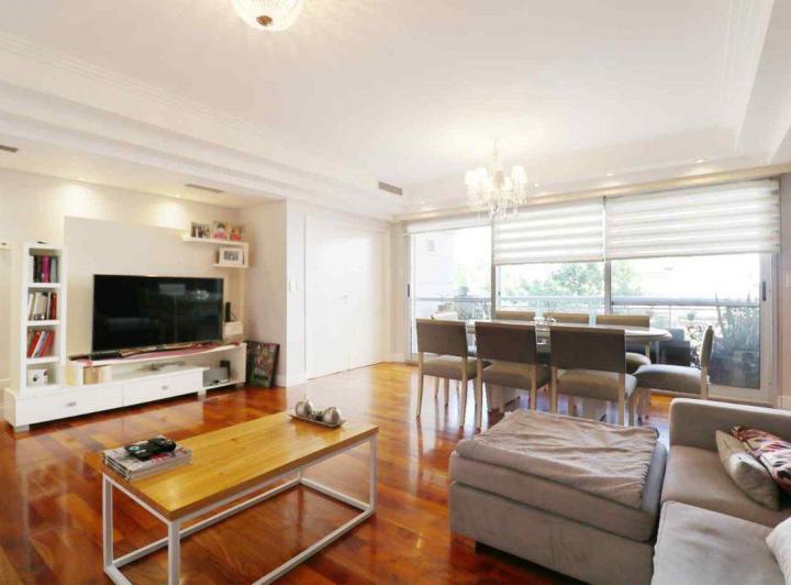 VENTA SEMIPISO 5 AMB + DEP. COCHERA FIJA 5