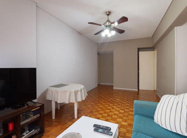 Venta 4 ambientes al frente con quincho y patio. 4